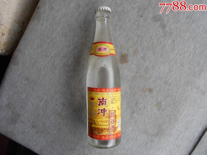 2004年云南省嵩明杨林酿酒厂二级南冲包谷酒未开封